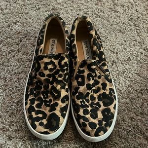 Steve Maden Leopard slip on shoes